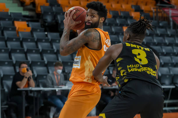 据和防守影 据和防守影